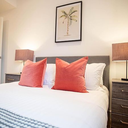 Deluxe Chic 1 2 Bed Apts Near Heathrow Legoland Windsor Slough Villa Luaran gambar