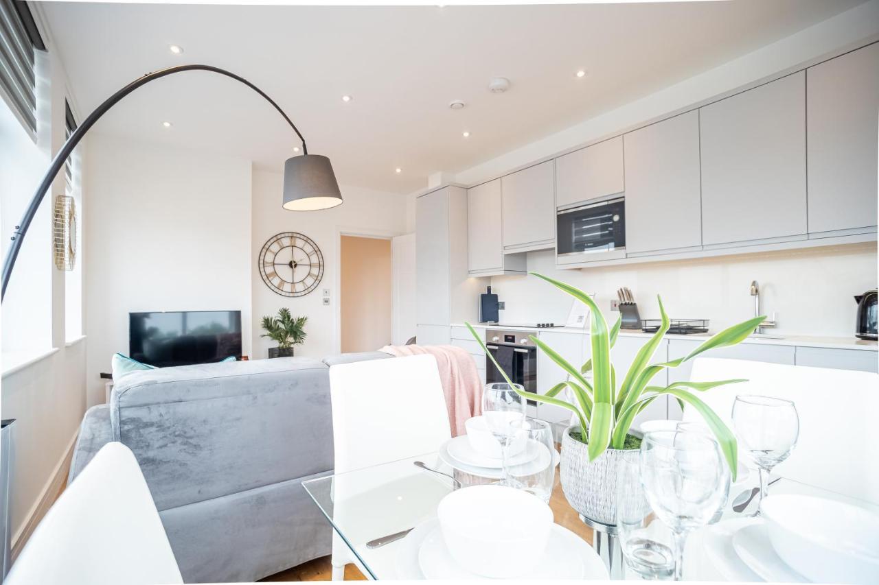 Deluxe Chic 1 2 Bed Apts Near Heathrow Legoland Windsor Slough Villa Luaran gambar