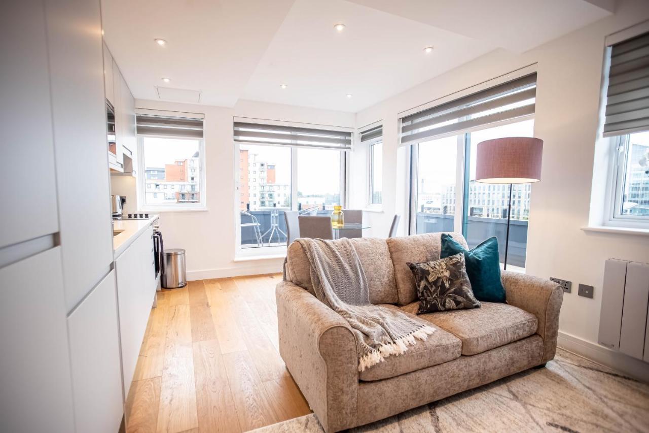 Deluxe Chic 1 2 Bed Apts Near Heathrow Legoland Windsor Slough Villa Luaran gambar