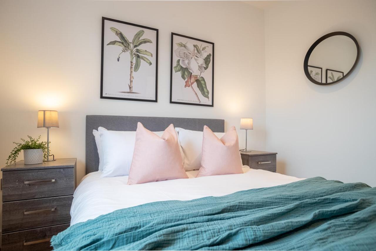 Deluxe Chic 1 2 Bed Apts Near Heathrow Legoland Windsor Slough Villa Luaran gambar