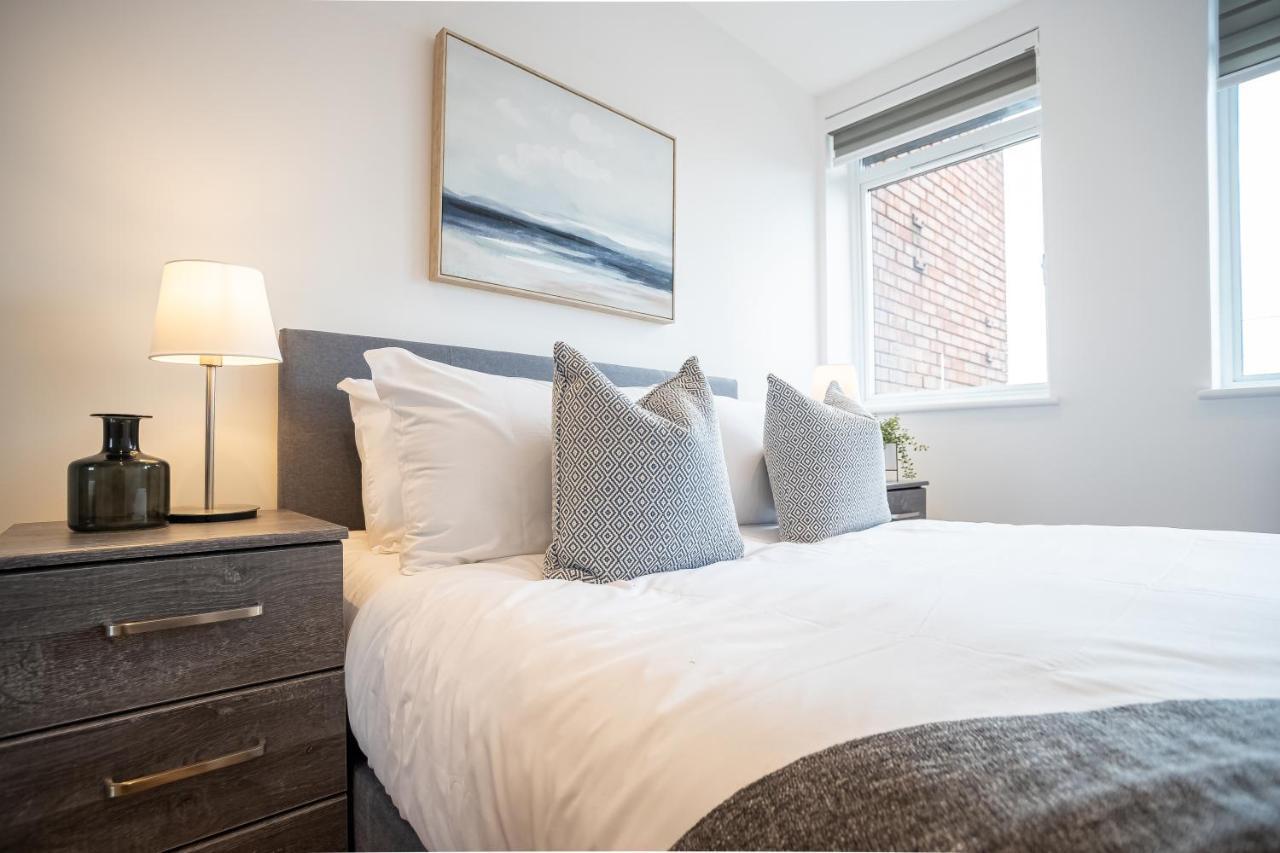 Deluxe Chic 1 2 Bed Apts Near Heathrow Legoland Windsor Slough Villa Luaran gambar