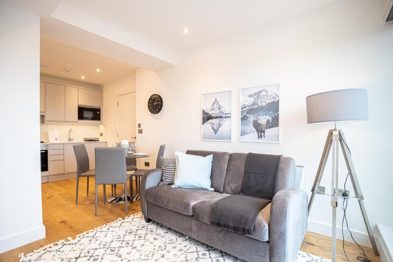 Deluxe Chic 1 2 Bed Apts Near Heathrow Legoland Windsor Slough Villa Luaran gambar