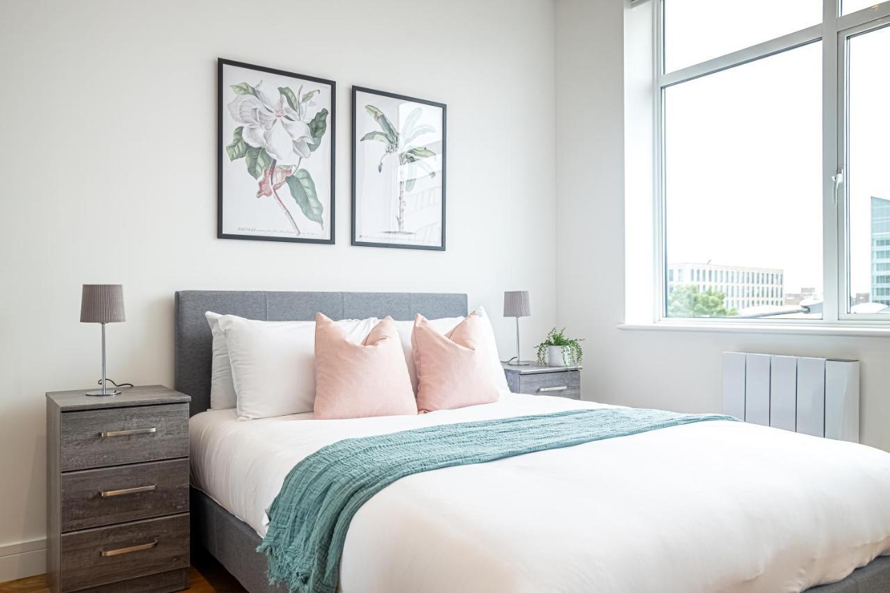 Deluxe Chic 1 2 Bed Apts Near Heathrow Legoland Windsor Slough Villa Luaran gambar
