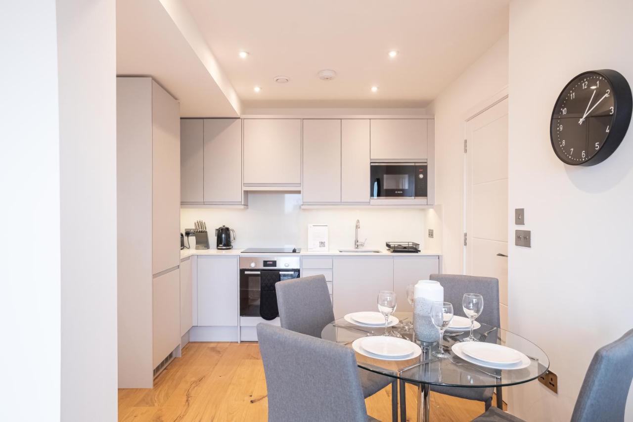 Deluxe Chic 1 2 Bed Apts Near Heathrow Legoland Windsor Slough Villa Luaran gambar