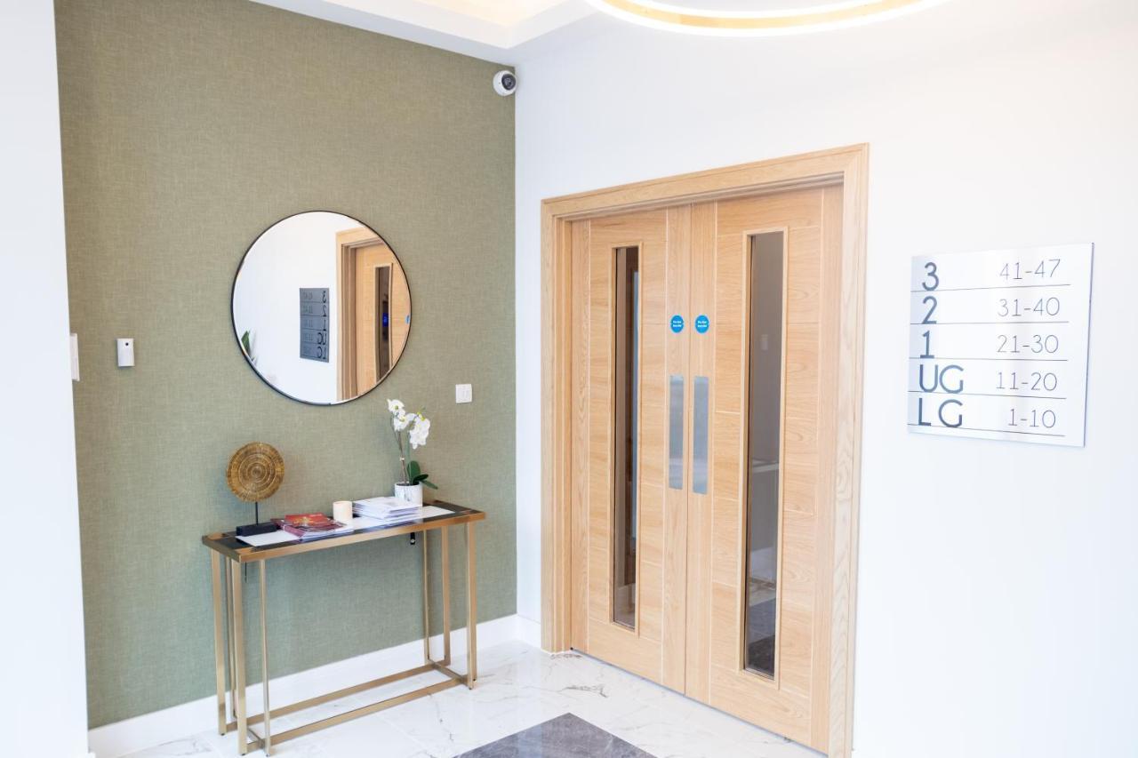 Deluxe Chic 1 2 Bed Apts Near Heathrow Legoland Windsor Slough Villa Luaran gambar