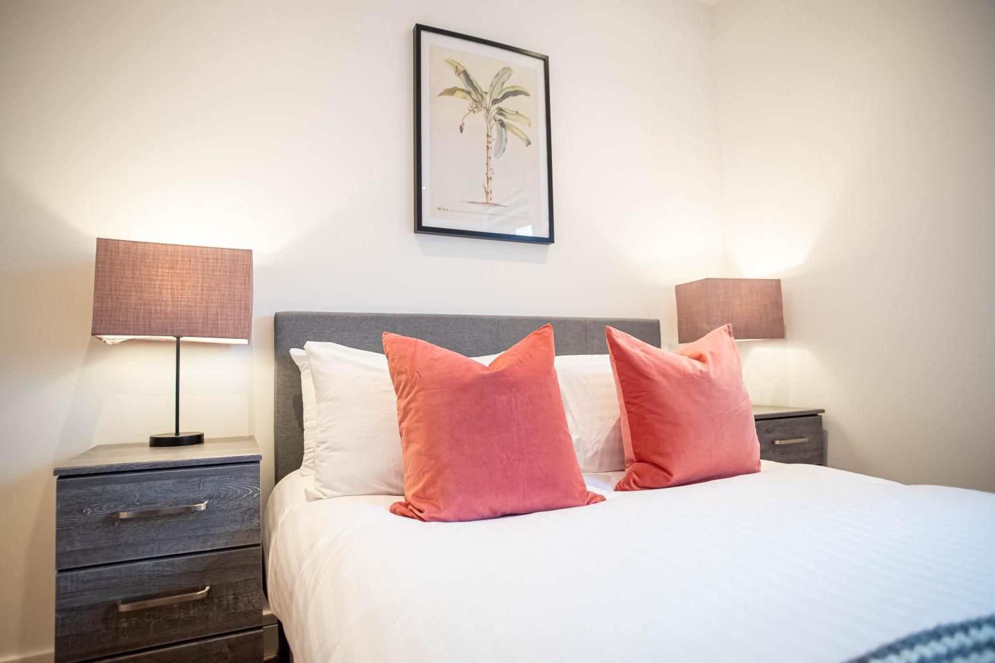 Deluxe Chic 1 2 Bed Apts Near Heathrow Legoland Windsor Slough Villa Luaran gambar