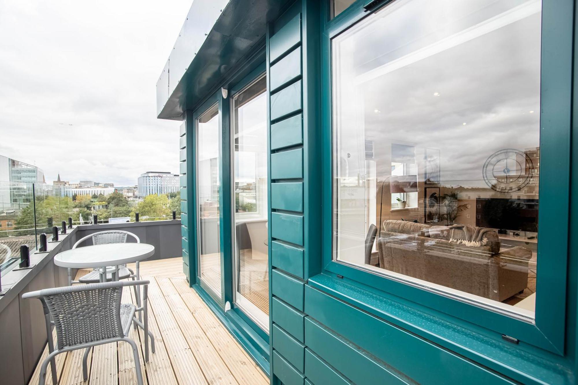 Deluxe Chic 1 2 Bed Apts Near Heathrow Legoland Windsor Slough Villa Luaran gambar
