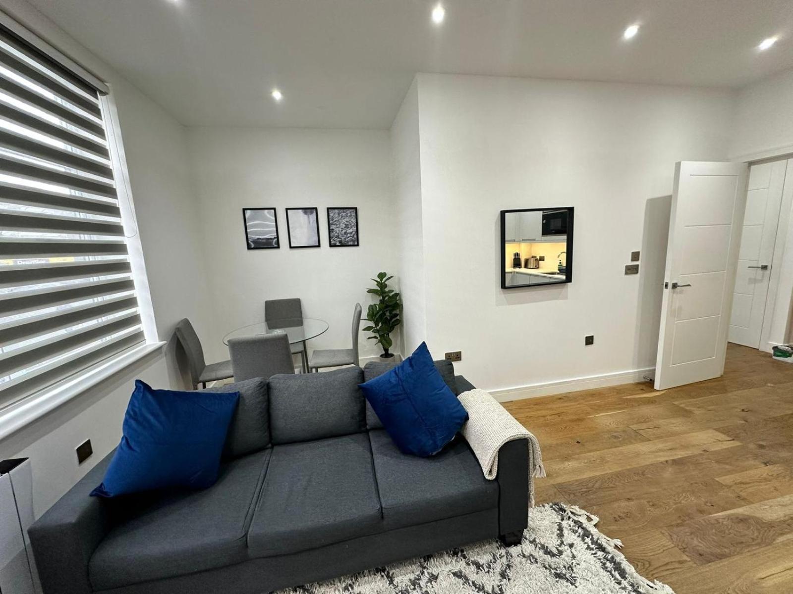 Deluxe Chic 1 2 Bed Apts Near Heathrow Legoland Windsor Slough Villa Luaran gambar