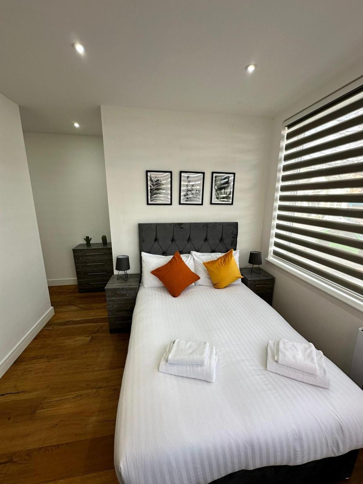 Deluxe Chic 1 2 Bed Apts Near Heathrow Legoland Windsor Slough Villa Luaran gambar