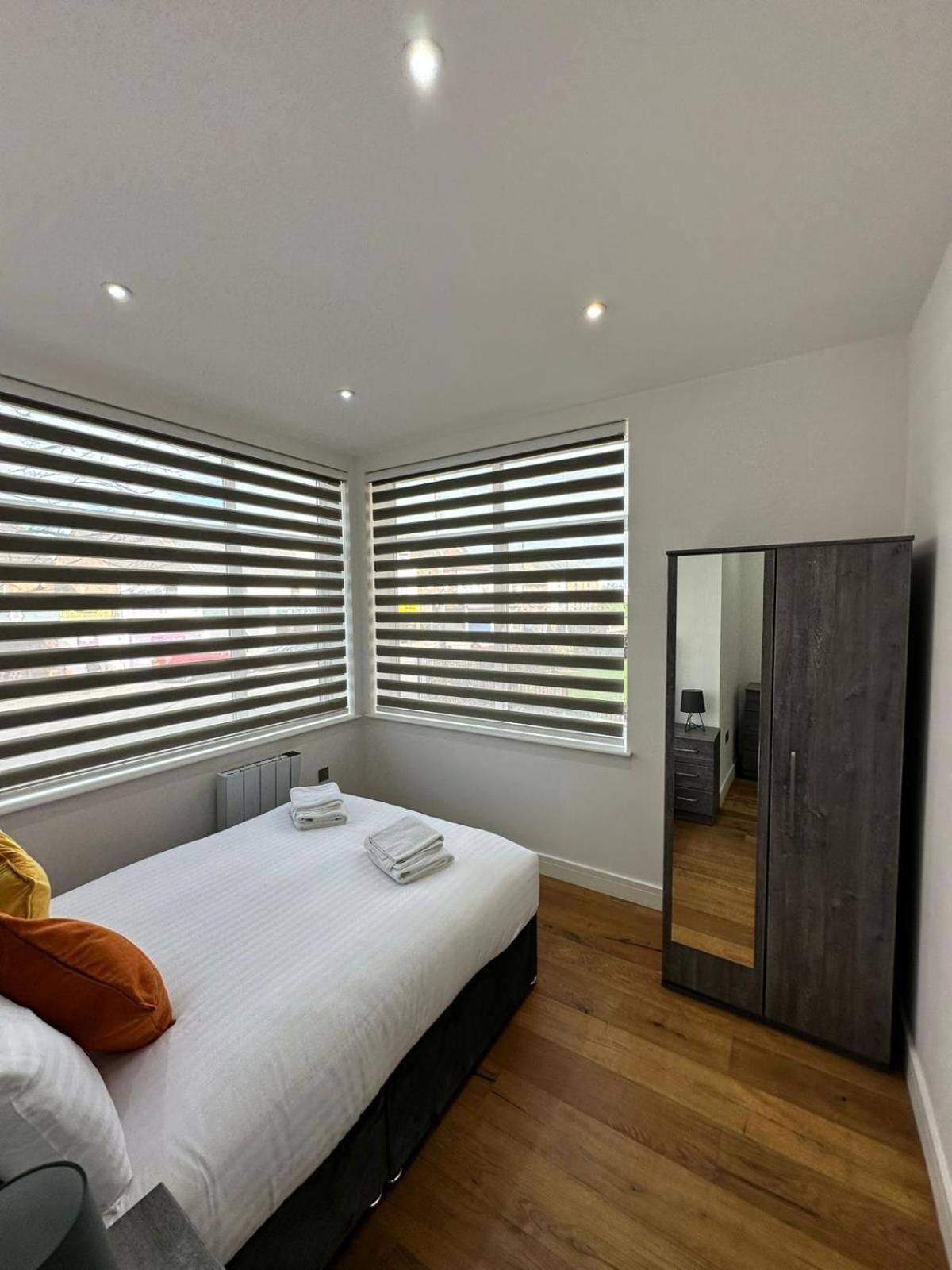 Deluxe Chic 1 2 Bed Apts Near Heathrow Legoland Windsor Slough Villa Luaran gambar