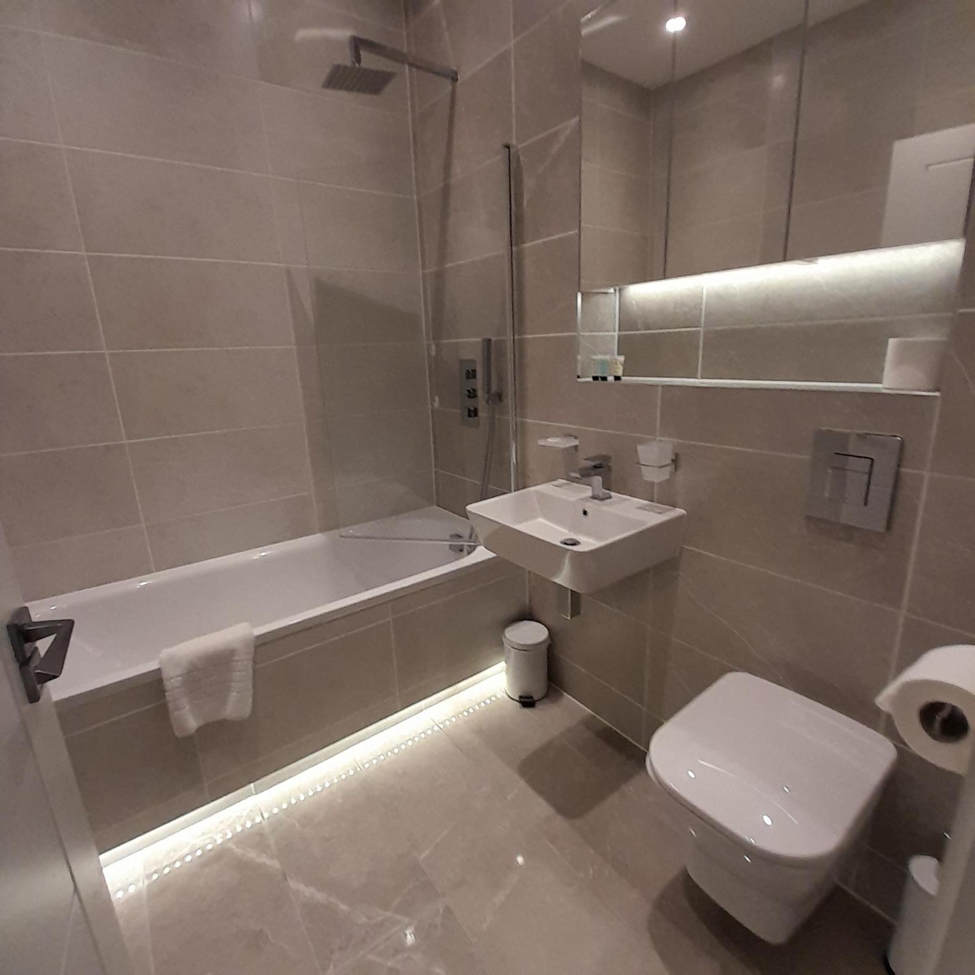 Deluxe Chic 1 2 Bed Apts Near Heathrow Legoland Windsor Slough Villa Luaran gambar