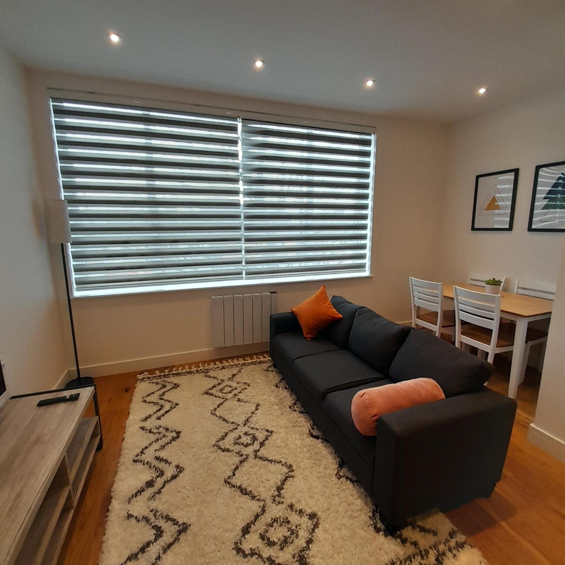 Deluxe Chic 1 2 Bed Apts Near Heathrow Legoland Windsor Slough Villa Luaran gambar